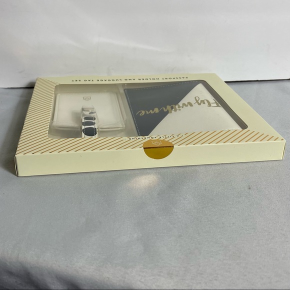 NEW A LITTLE SOMETHING FLY WITH ME PASSPORT HOLDER LUGGAGE TAG SET WHITE BLACK - Picture 3 of 3